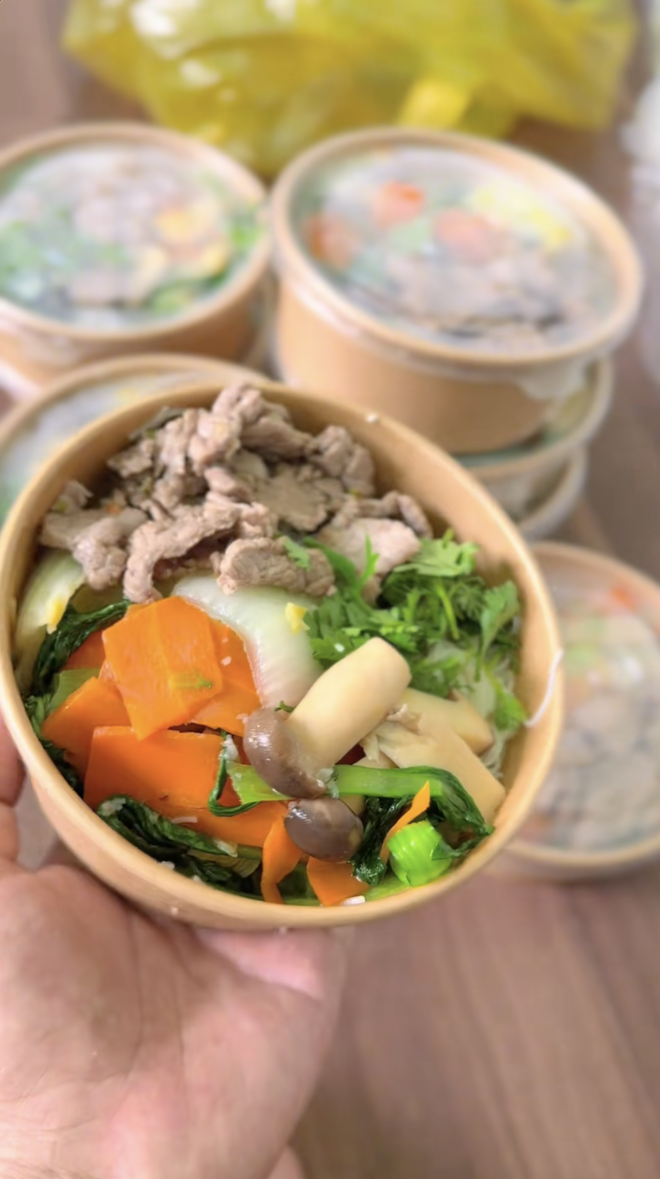 “Ai cũng muốn đi phụ hồ” khi gặp chủ nhà miền Tây hào sảng, ngày nào cũng đãi thợ tôm hùm, cua hoàng đế- Ảnh 4. “Ai cũng muốn đi phụ hồ” khi gặp chủ nhà miền Tây hào sảng, ngày nào cũng đãi thợ tôm hùm, cua hoàng đế- Ảnh 4.