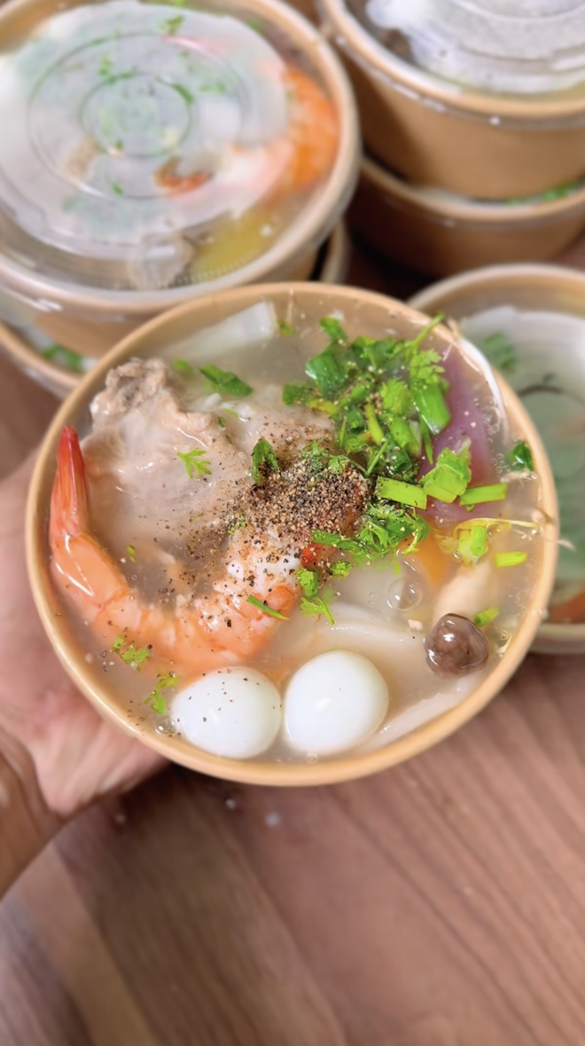 “Ai cũng muốn đi phụ hồ” khi gặp chủ nhà miền Tây hào sảng, ngày nào cũng đãi thợ tôm hùm, cua hoàng đế- Ảnh 3. “Ai cũng muốn đi phụ hồ” khi gặp chủ nhà miền Tây hào sảng, ngày nào cũng đãi thợ tôm hùm, cua hoàng đế- Ảnh 3.
