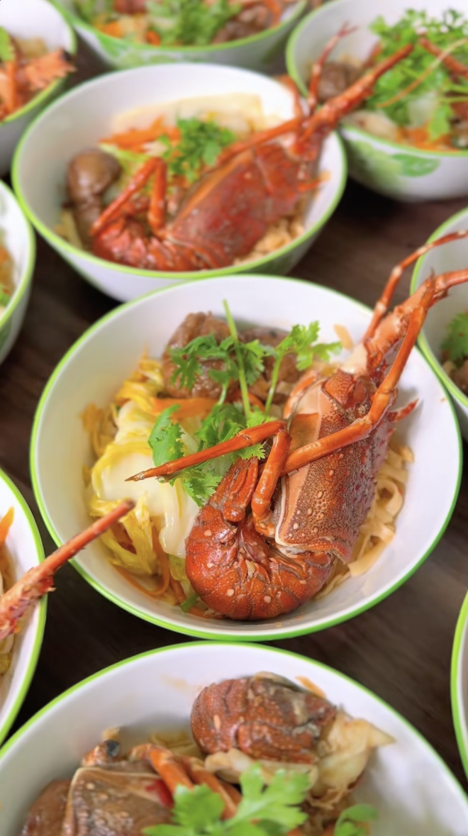 “Ai cũng muốn đi phụ hồ” khi gặp chủ nhà miền Tây hào sảng, ngày nào cũng đãi thợ tôm hùm, cua hoàng đế- Ảnh 8. “Ai cũng muốn đi phụ hồ” khi gặp chủ nhà miền Tây hào sảng, ngày nào cũng đãi thợ tôm hùm, cua hoàng đế- Ảnh 8.