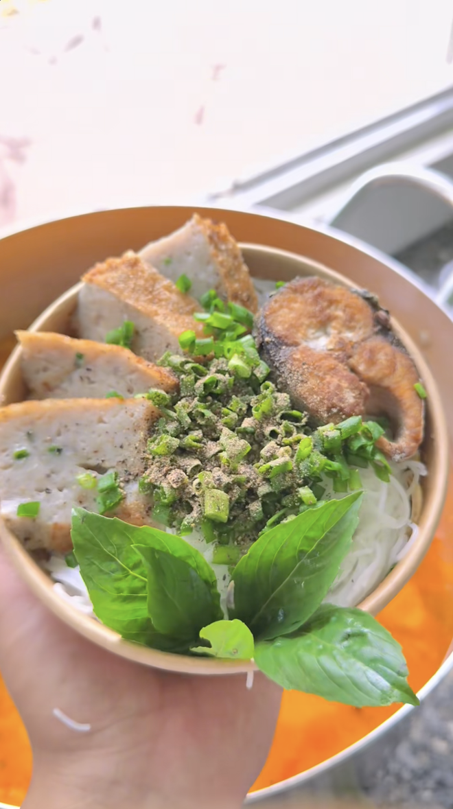 “Ai cũng muốn đi phụ hồ” khi gặp chủ nhà miền Tây hào sảng, ngày nào cũng đãi thợ tôm hùm, cua hoàng đế- Ảnh 1. “Ai cũng muốn đi phụ hồ” khi gặp chủ nhà miền Tây hào sảng, ngày nào cũng đãi thợ tôm hùm, cua hoàng đế- Ảnh 1.