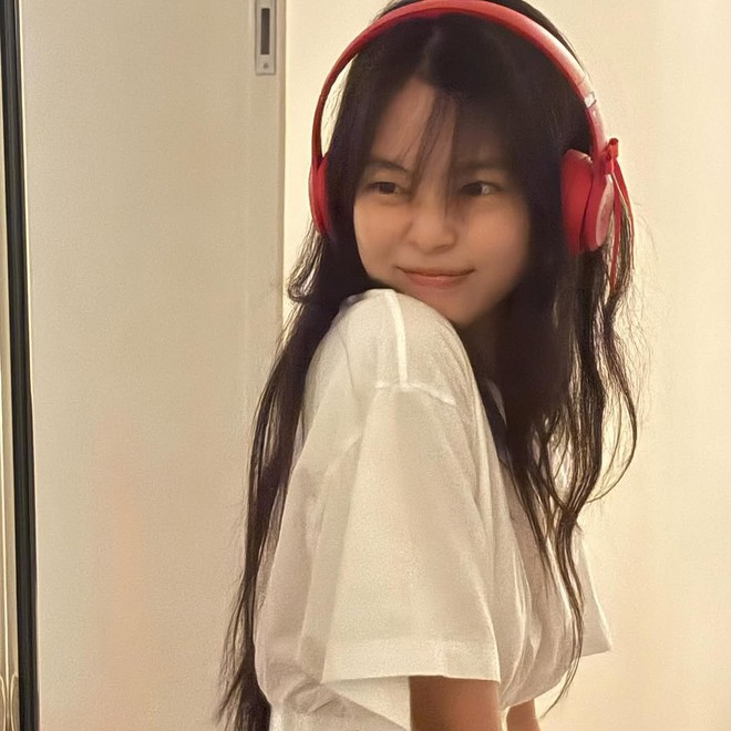 Jennie mặt mộc + diện đồ trắng: U30 mà ngỡ gái 18, xin phép được phong thần!- Ảnh 2.