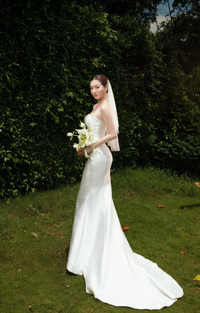 Ảnh cưới của nam ca sĩ Vbiz và vợ kém 17 tuổi: Visual cô dâu "đỉnh nóc kịch trần", xinh hơn Hoa hậu!- Ảnh 7.