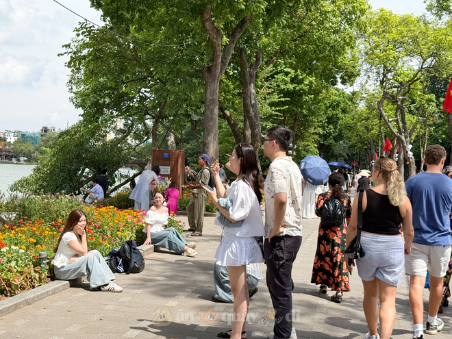 HOT: Xuất hiện nhiều nàng thơ tại vị trí “trái tim” của Hà Nội- Ảnh 2.