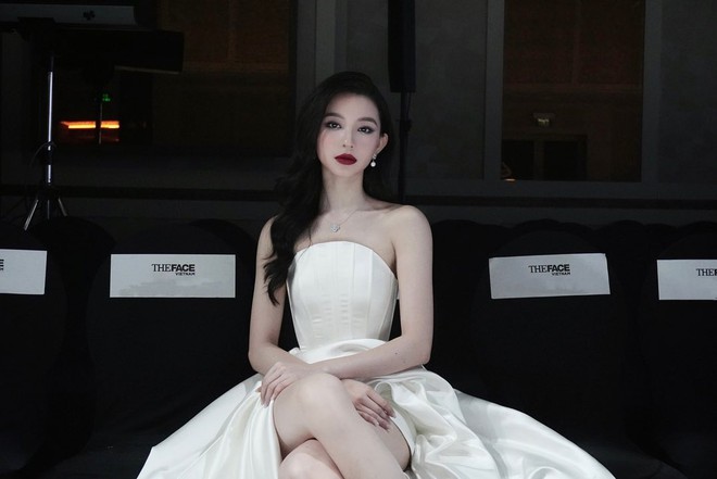 "Không thể sống yên" với 6 mỹ nhân Việt có đôi chân dài nuốt nuồn nuột, đứng im thôi cũng có hào quang- Ảnh 6.