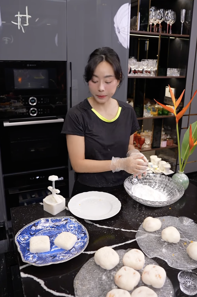 Á hậu bị so sánh với Phương Oanh bắt trend làm Á hậu bị so sánh với Phương Oanh bắt trend làm