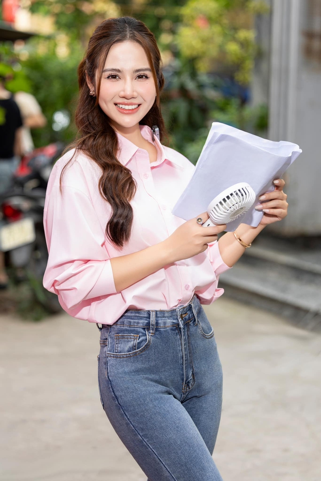 5 mỹ nhân Việt má lúm phú quý "trời ban", gái Trung, gái Hàn chi cả trăm triệu dao kéo chưa chắc đẹp bằng
- Ảnh 21.