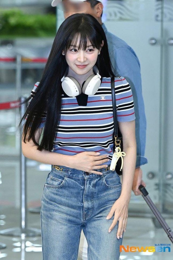 Hiếm lắm mới thấy Kim Ji Won mặc phá cách- Ảnh 14.