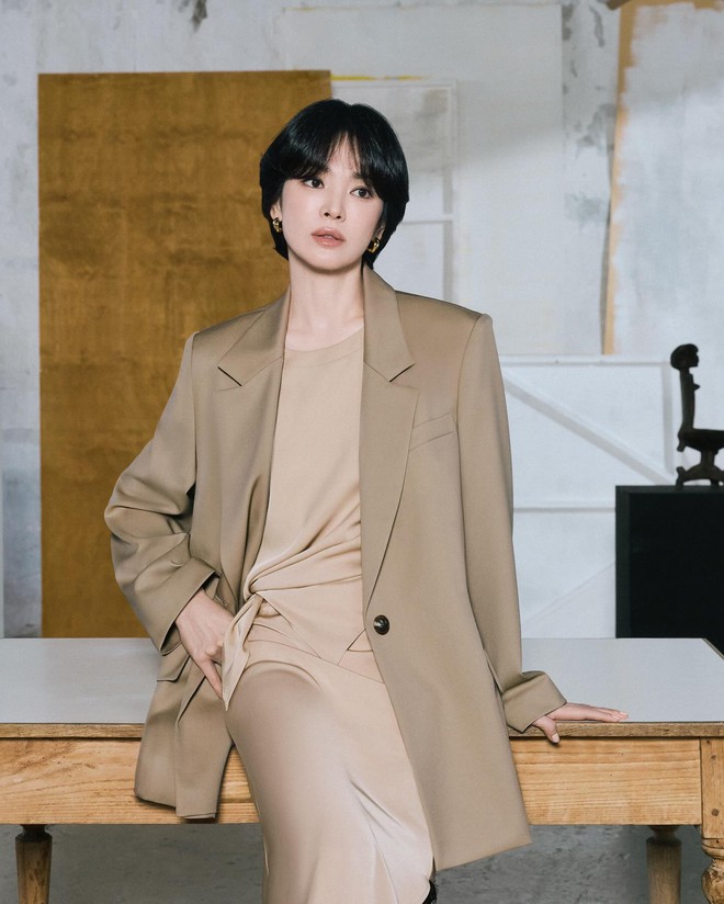 Song Hye Kyo tuổi trung niên khiến chị em ngưỡng mộ vì vóc dáng đại mỹ nhân: Cô ấy tập môn thể thao gì thế?- Ảnh 11.