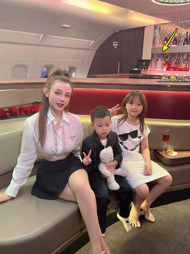 Đại thiếu gia 8 tuổi có mẹ là "búp bê không tuổi", bố là chủ chuỗi khách sạn nổi tiếng TP.HCM- Ảnh 8.