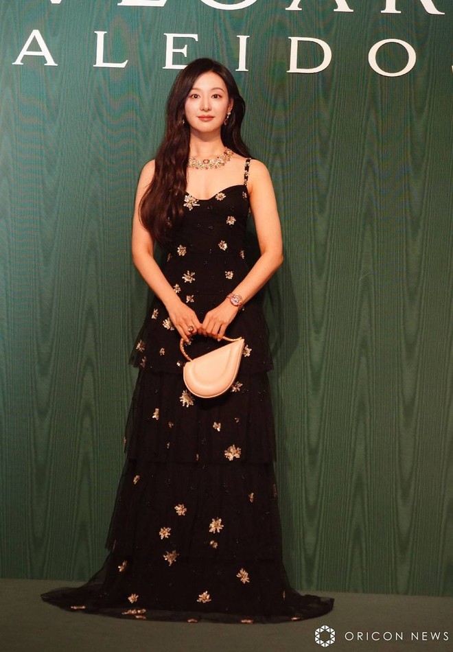 Kim Ji Won và Jang Wonyoung tạo nên cảnh tượng khó tin tại tiệc BVLGARI- Ảnh 1.