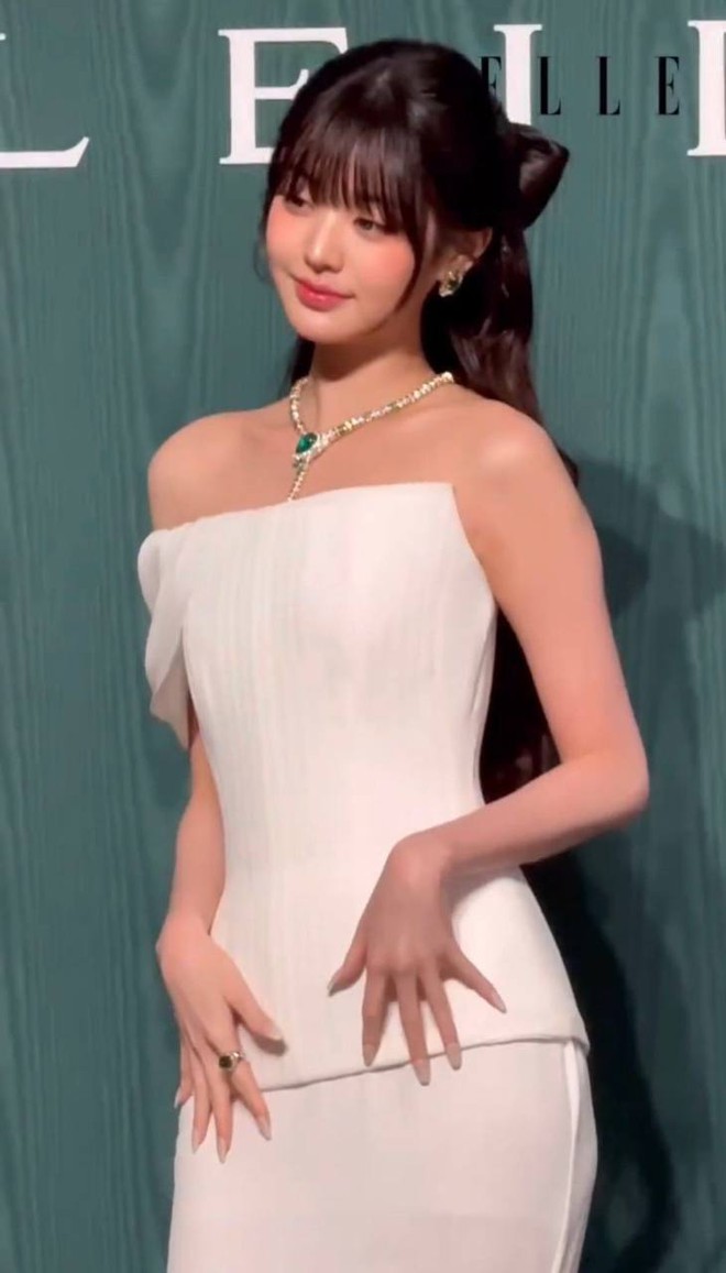 Kim Ji Won và Jang Wonyoung tạo nên cảnh tượng khó tin tại tiệc BVLGARI- Ảnh 10.