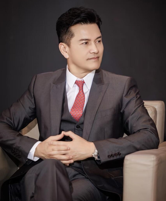 "Triển Chiêu" sinh ra ở Việt Nam: 3 đời vợ đều toàn mỹ nhân, giờ thành "tỷ phú không tuổi" khét tiếng Cbiz- Ảnh 12.
