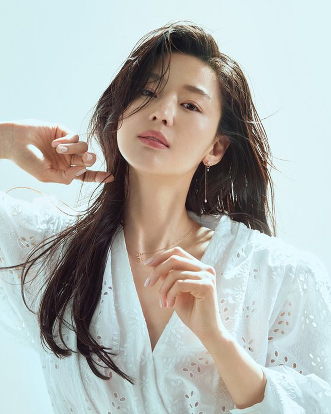 "Mợ chảnh" Jeon Ji Hyun U45 trẻ đẹp vô đối, vòng eo con kiến săn chắc thấy mê nhờ chăm tập môn này!- Ảnh 14.