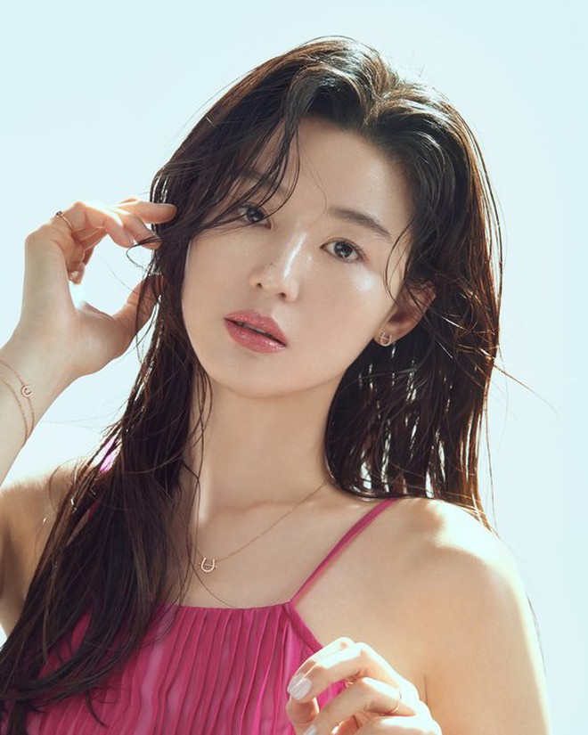 "Mợ chảnh" Jeon Ji Hyun U45 trẻ đẹp vô đối, vòng eo con kiến săn chắc thấy mê nhờ chăm tập môn này!- Ảnh 15.