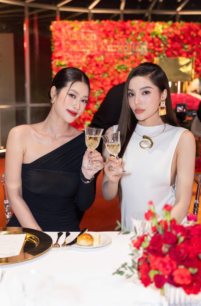 Hoa hậu Kỳ Duyên và Hoa hậu Thiên Ân đã thoải mái tình cảm tới mức độ này!- Ảnh 3.