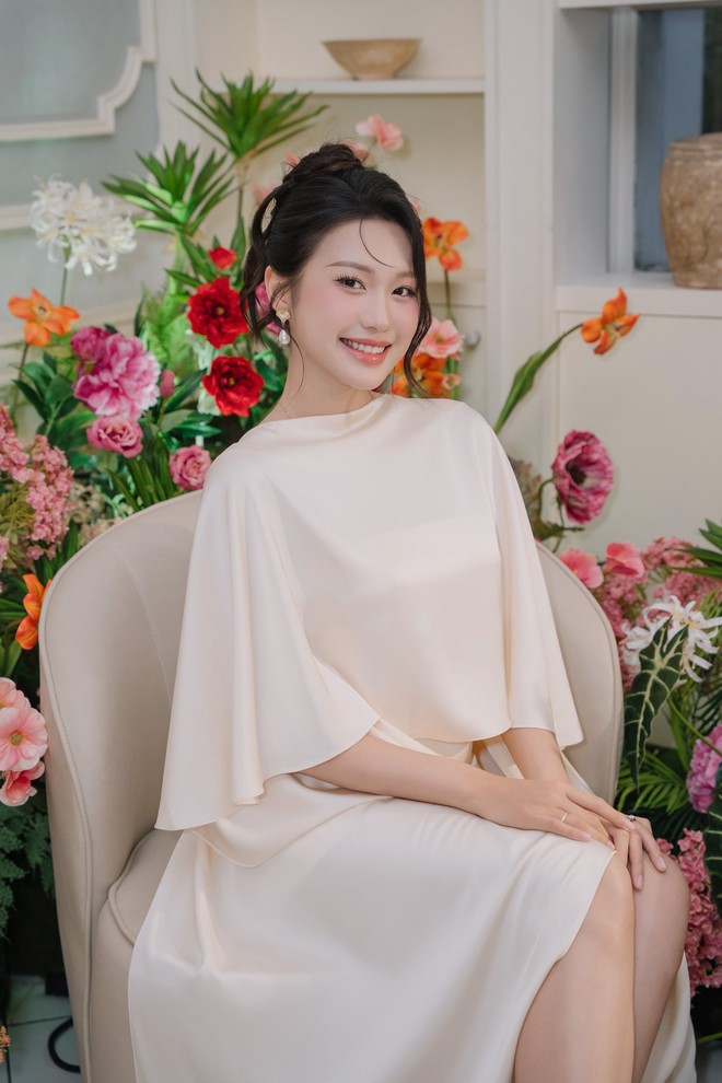 Doãn Hải My xinh xuất sắc với vibe tiểu thư xách túi hàng hiệu, sánh vai cùng Văn Hậu chiếm trọn spotlight- Ảnh 4.