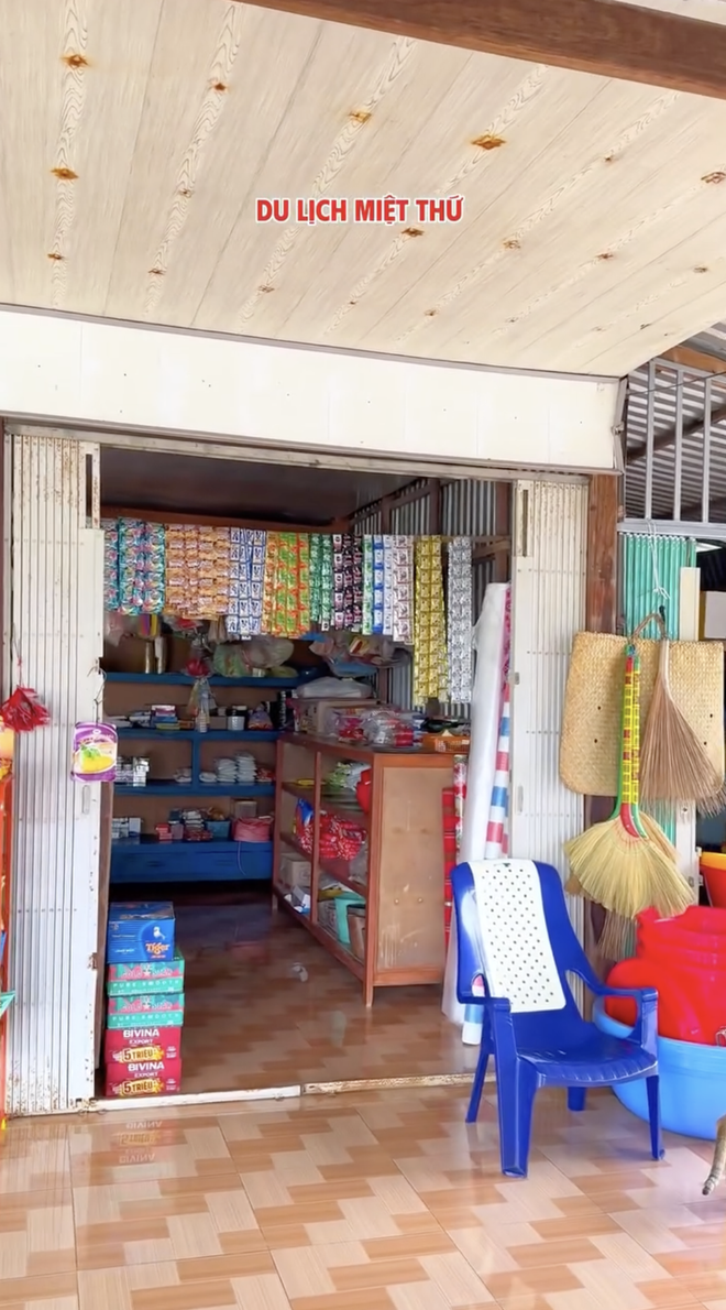 Kiểu bán tạp hóa quá tin tưởng vào khách của người miền Tây, cửa mở tan hoang vẫn không sợ ai lấy trộm gì- Ảnh 2. Kiểu bán tạp hóa quá tin tưởng vào khách của người miền Tây, cửa mở tan hoang vẫn không sợ ai lấy trộm gì- Ảnh 2.
