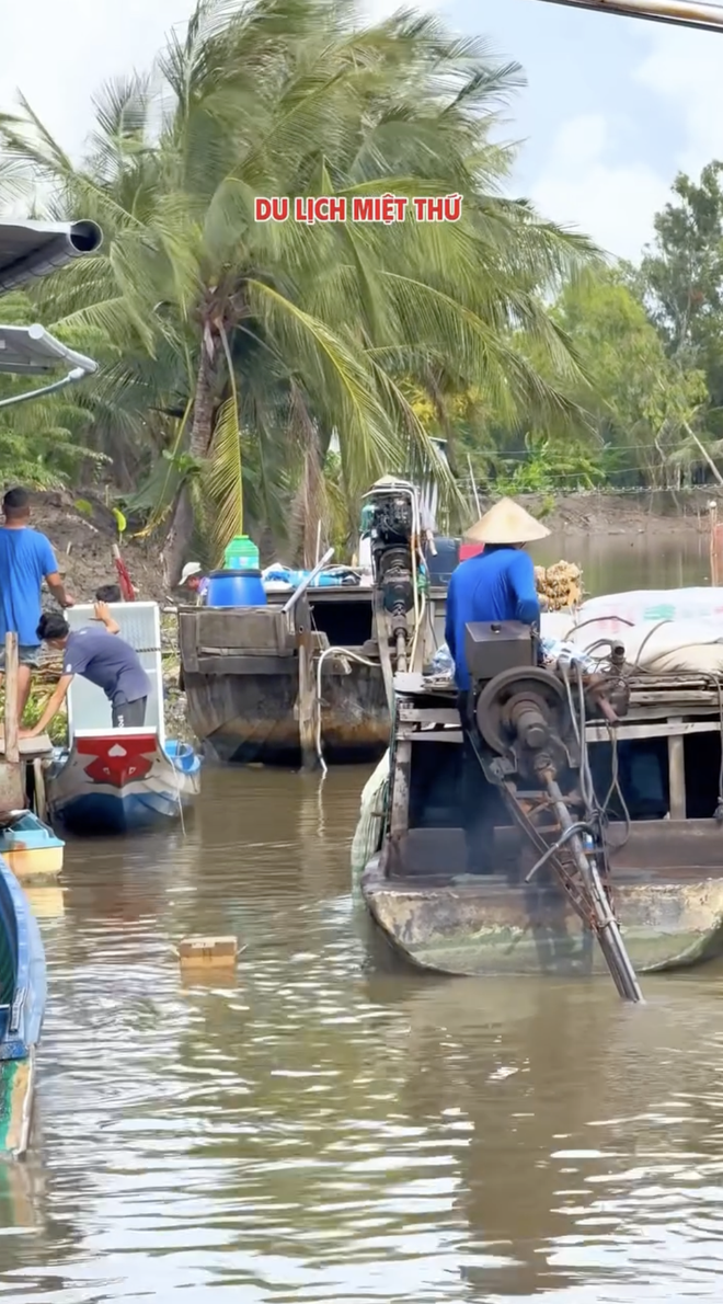 Kiểu bán tạp hóa quá tin tưởng vào khách của người miền Tây, cửa mở tan hoang vẫn không sợ ai lấy trộm gì- Ảnh 4. Kiểu bán tạp hóa quá tin tưởng vào khách của người miền Tây, cửa mở tan hoang vẫn không sợ ai lấy trộm gì- Ảnh 4.