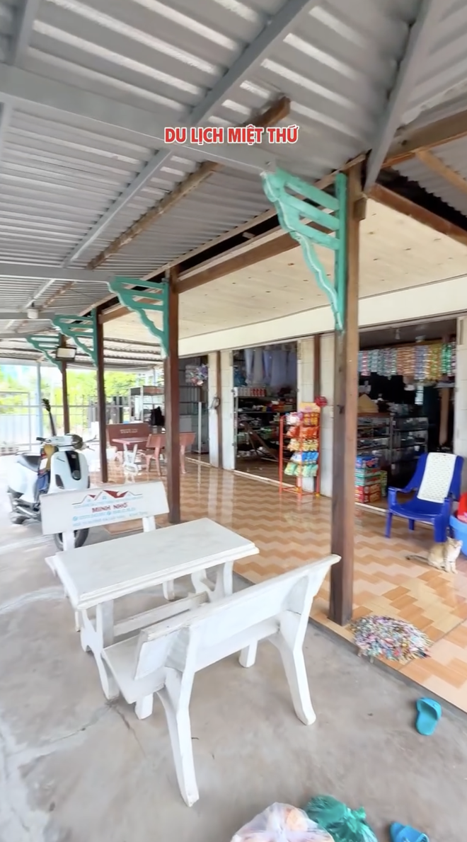 Kiểu bán tạp hóa quá tin tưởng vào khách của người miền Tây, cửa mở tan hoang vẫn không sợ ai lấy trộm gì- Ảnh 6. Kiểu bán tạp hóa quá tin tưởng vào khách của người miền Tây, cửa mở tan hoang vẫn không sợ ai lấy trộm gì- Ảnh 6.