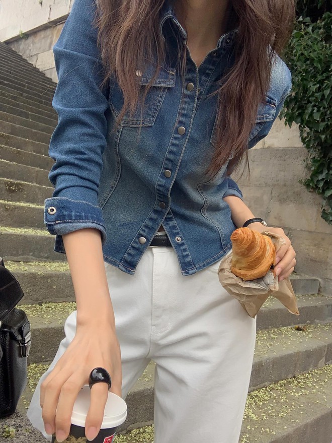 Xu hướng đồ denim mùa thu 2025 quá đẹp, chị em phải có 4 item này để sành điệu vượt bậc- Ảnh 8.