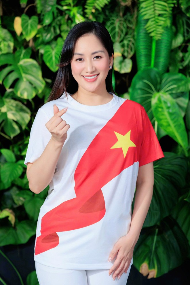 Gia đình Khánh Thi-Phan Hiển tung bộ ảnh yêu nước cực xịn, visual 3 Gia đình Khánh Thi-Phan Hiển tung bộ ảnh yêu nước cực xịn, visual 3