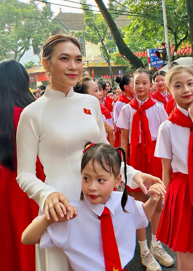 Mỹ Tâm trẻ đẹp vô cùng trong tà áo dài trắng, visual tuổi 44 không có gì phải chê- Ảnh 3.