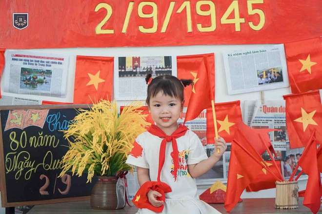 Ảnh yêu nước của dàn sao bóng đá gây sốt: Nhà Văn Hậu-Hải My đẹp đỉnh, Văn Thanh "cực ngọt" bên bạn gái hotgirl- Ảnh 10.