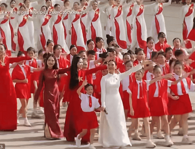 Mỹ Tâm trẻ đẹp vô cùng trong tà áo dài trắng, visual tuổi 44 không có gì phải chê- Ảnh 4.