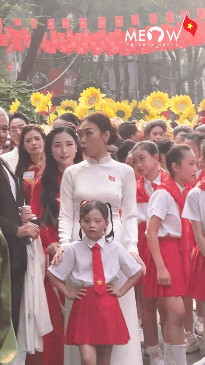 Mỹ Tâm trẻ đẹp vô cùng trong tà áo dài trắng, visual tuổi 44 không có gì phải chê- Ảnh 7.