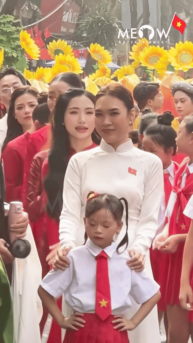 Mỹ Tâm trẻ đẹp vô cùng trong tà áo dài trắng, visual tuổi 44 không có gì phải chê- Ảnh 6.