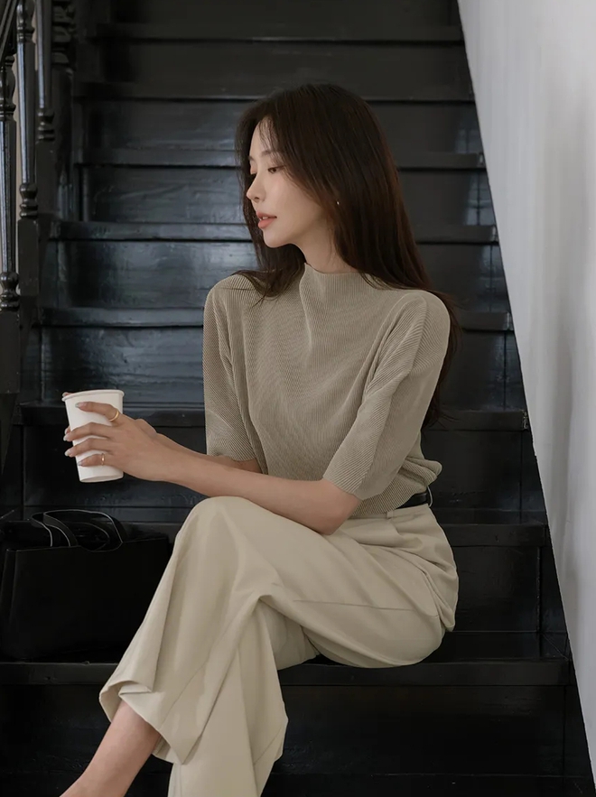 5 mẫu áo công sở đẹp hoàn hảo để kết hợp với quần âu- Ảnh 10.