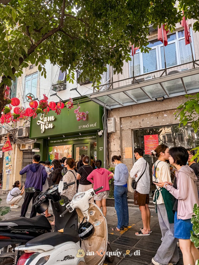 Hiện tượng bánh Trung thu đang "khuấy đảo" tại Hà Nội: Khách xếp hàng từ 6h sáng, mỗi người chỉ được mua 5 chiếc- Ảnh 2.