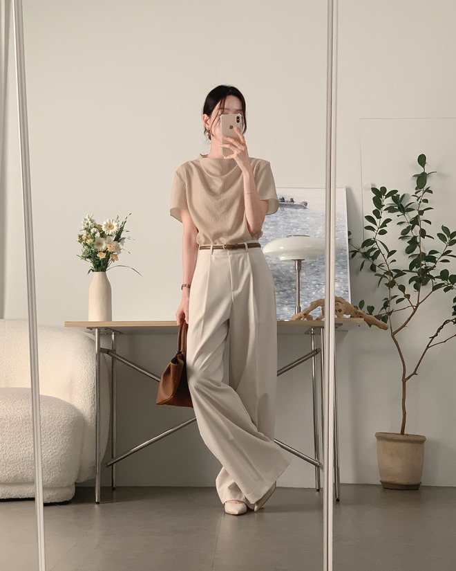5 mẫu áo công sở đẹp hoàn hảo để kết hợp với quần âu- Ảnh 1.