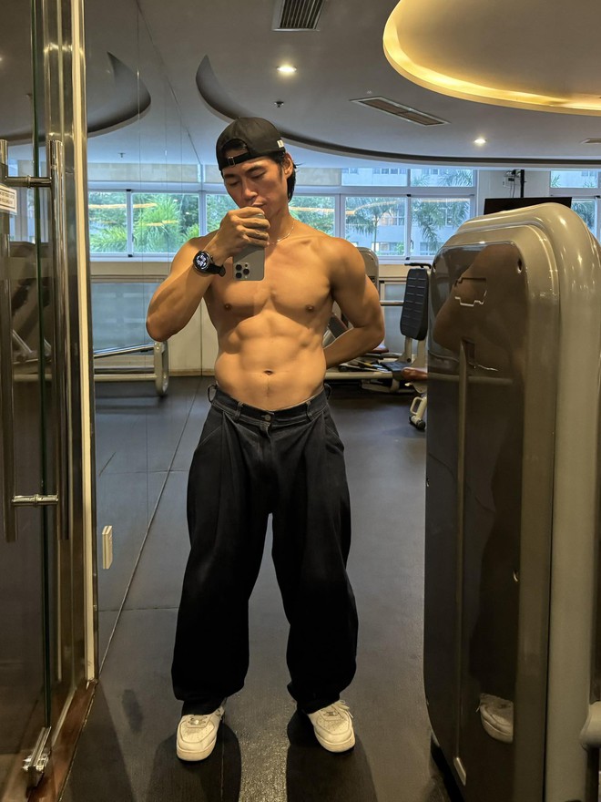 Tử Chiến Trên Không không chỉ "nghẹt thở" vì nội dung mà còn vì dàn trai 6 múi, visual cỡ này biết chọn ai đây?- Ảnh 15. Tử Chiến Trên Không không chỉ "nghẹt thở" vì nội dung mà còn vì dàn trai 6 múi, visual cỡ này biết chọn ai đây?- Ảnh 15.