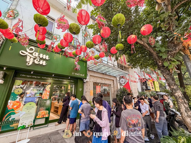 Hiện tượng bánh Trung thu đang "khuấy đảo" tại Hà Nội: Khách xếp hàng từ 6h sáng, mỗi người chỉ được mua 5 chiếc- Ảnh 5.