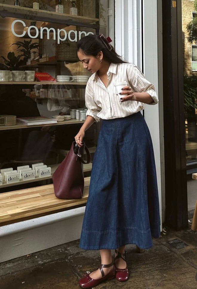 Item sành điệu nhất thu 2025: Diện với quần jeans hay chân váy đều "over hợp", con gái từ Á đến Âu mê đứ đừ- Ảnh 2. Item sành điệu nhất thu 2025: Diện với quần jeans hay chân váy đều "over hợp", con gái từ Á đến Âu mê đứ đừ- Ảnh 2.
