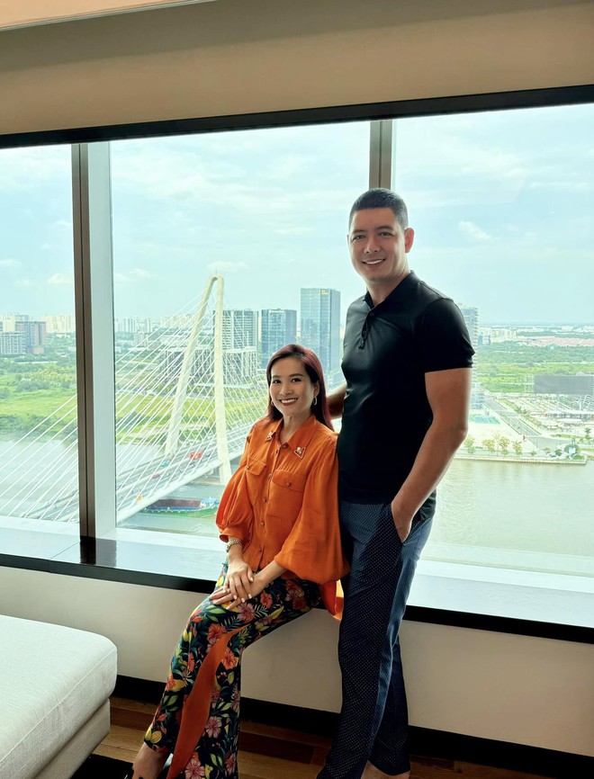 Nam thần Việt xa rời showbiz: Sống thầm lặng bên vợ đại gia, nhan sắc tụt dốc, phát tướng khiến ai cũng tiếc hùi hụi- Ảnh 4. Nam thần Việt xa rời showbiz: Sống thầm lặng bên vợ đại gia, nhan sắc tụt dốc, phát tướng khiến ai cũng tiếc hùi hụi- Ảnh 4.