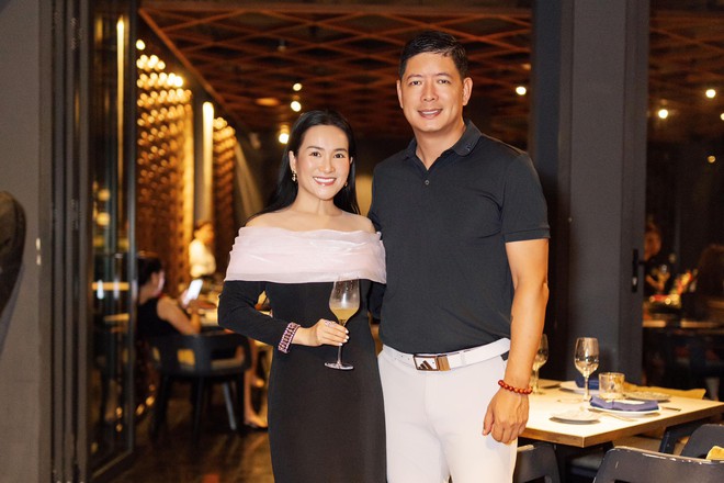 Nam thần Việt xa rời showbiz: Sống thầm lặng bên vợ đại gia, nhan sắc tụt dốc, phát tướng khiến ai cũng tiếc hùi hụi- Ảnh 7. Nam thần Việt xa rời showbiz: Sống thầm lặng bên vợ đại gia, nhan sắc tụt dốc, phát tướng khiến ai cũng tiếc hùi hụi- Ảnh 7.