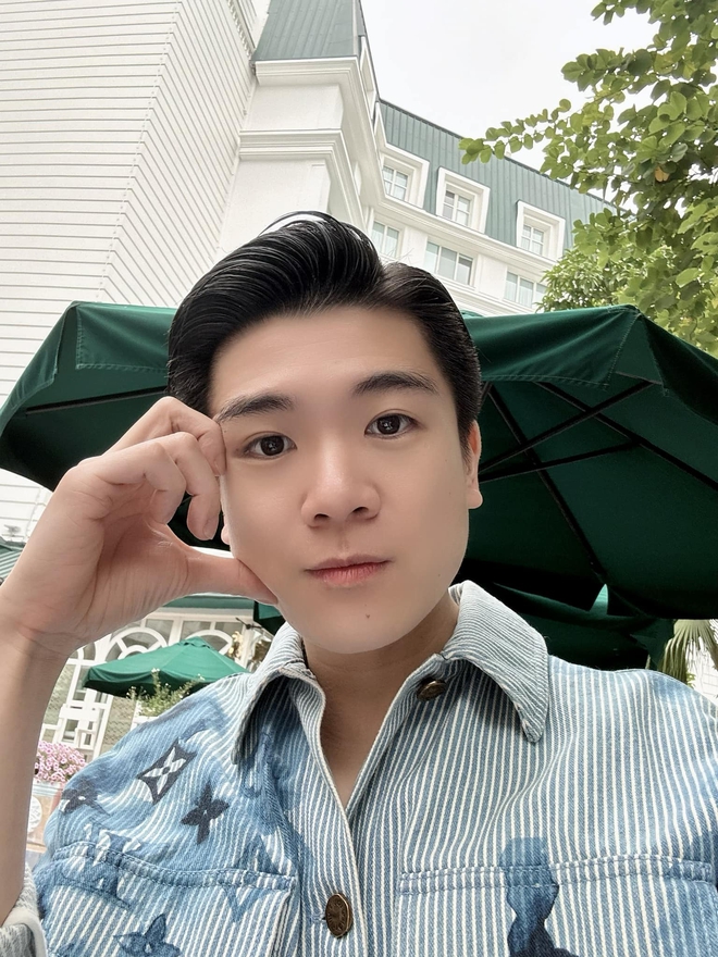 Phó tổng Đỗ Quang Vinh choáng vì iPhone 17 Pro Max: "Mọi người giàu, hay có chỗ mua rẻ mình không biết nhỉ?"- Ảnh 1.