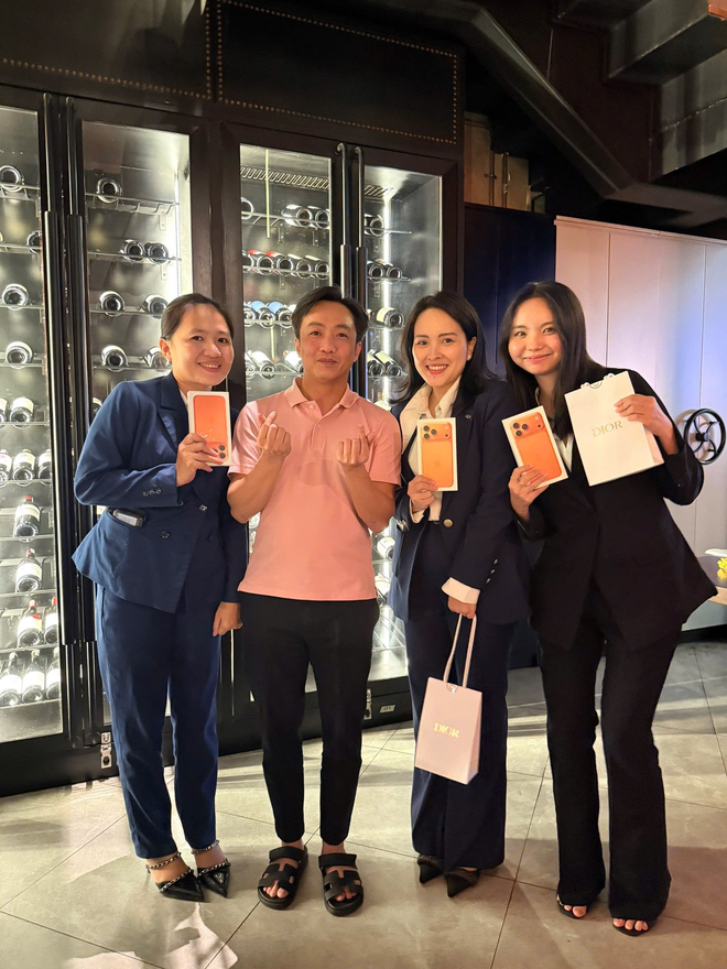 Phó tổng Đỗ Quang Vinh choáng vì iPhone 17 Pro Max: "Mọi người giàu, hay có chỗ mua rẻ mình không biết nhỉ?"- Ảnh 10.