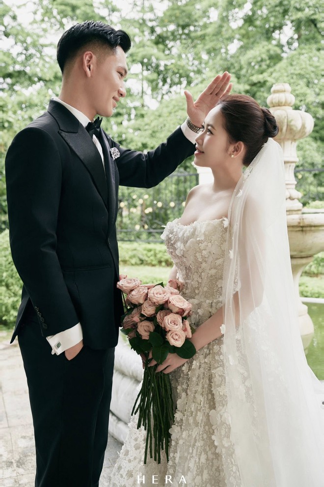 Thủ môn ĐT Việt Nam tung ảnh cưới "nét căng" cùng "chị đẹp" là tiếp viên hàng không- Ảnh 11.