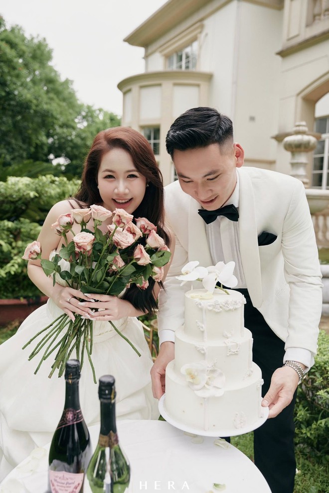 Thủ môn ĐT Việt Nam tung ảnh cưới "nét căng" cùng "chị đẹp" là tiếp viên hàng không- Ảnh 4.