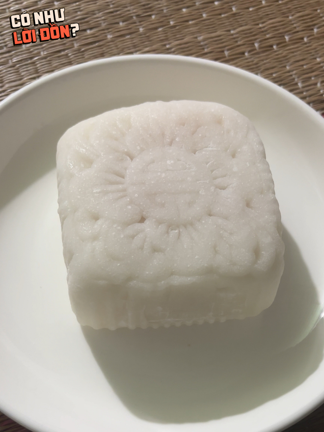 Review bánh dẻo trứng muối "thị phi": Quá buồn vì vị ngọt lấn át tất cả, bánh đến tay cũng chả còn nguyên- Ảnh 5.