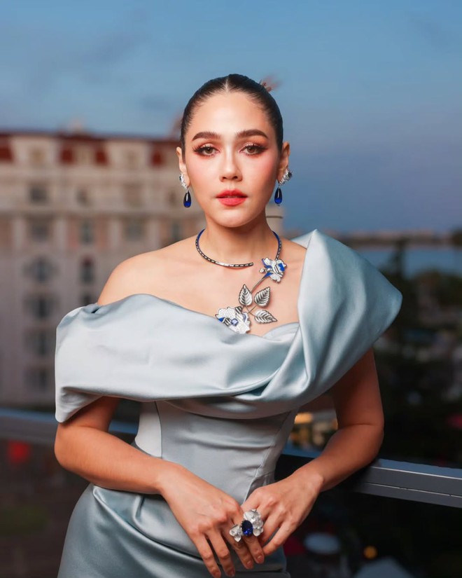 Phú bà khoe túi: Vợ đại gia Thái Lan không quan tâm túi hiệu gì, nhưng charm nhất định phải gắn- Ảnh 1.