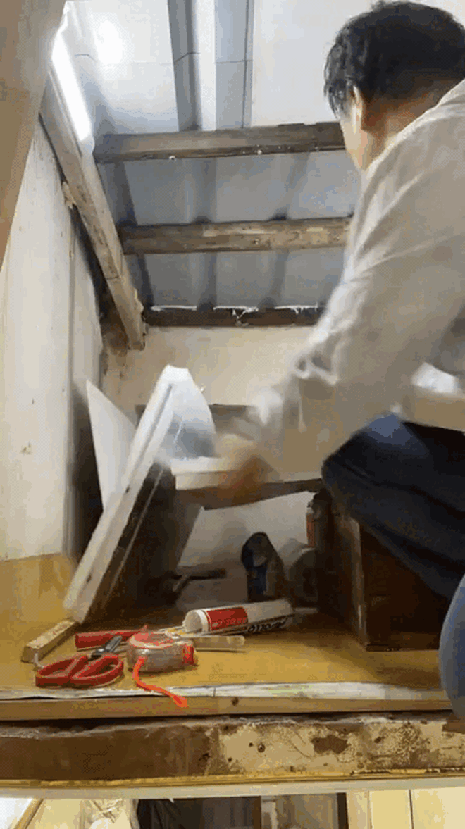 Dụi mắt 1000 lần trước căn nhà 2m² ở TP.HCM: Bé như hộp diêm Thống Nhất, tài ở chỗ gia chủ vẫn xoay sở được!- Ảnh 5.
