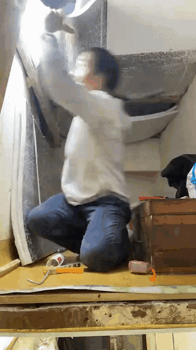 Dụi mắt 1000 lần trước căn nhà 2m² ở TP.HCM: Bé như hộp diêm Thống Nhất, tài ở chỗ gia chủ vẫn xoay sở được!- Ảnh 6.