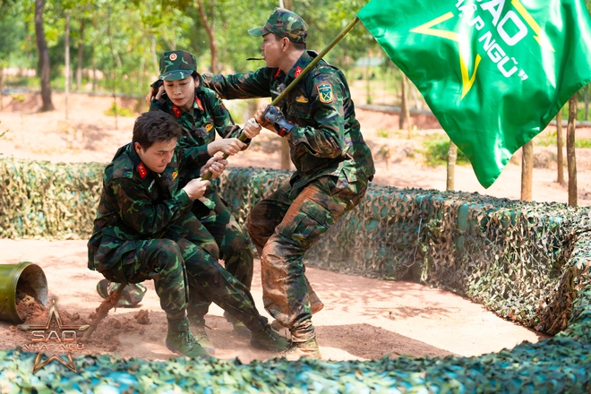 Tập 8 Sao Nhập Ngũ 2025: Duy Khánh - Diệu Nhi "tấu hài" đỡ không nổi, Chi Pu khiến cả dàn cast kinh ngạc!- Ảnh 10.
