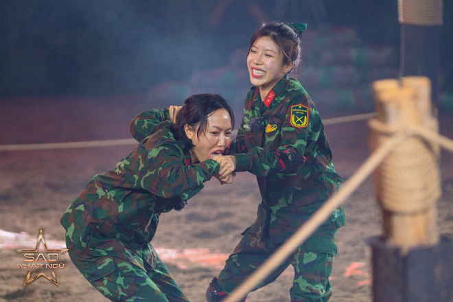 Tập 8 Sao Nhập Ngũ 2025: Duy Khánh - Diệu Nhi "tấu hài" đỡ không nổi, Chi Pu khiến cả dàn cast kinh ngạc!- Ảnh 4.