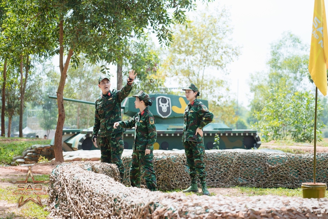 Tập 8 Sao Nhập Ngũ 2025: Duy Khánh - Diệu Nhi "tấu hài" đỡ không nổi, Chi Pu khiến cả dàn cast kinh ngạc!- Ảnh 13.