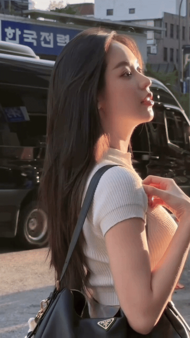 "Luỵ" Thanh Thuỷ ở Seoul, lên đồ như nữ chính phim Hàn năm 2000- Ảnh 1.